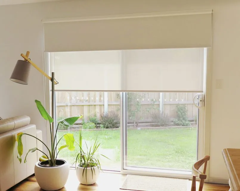 Beneficios de elegir cortinas para tu sala tipo roller